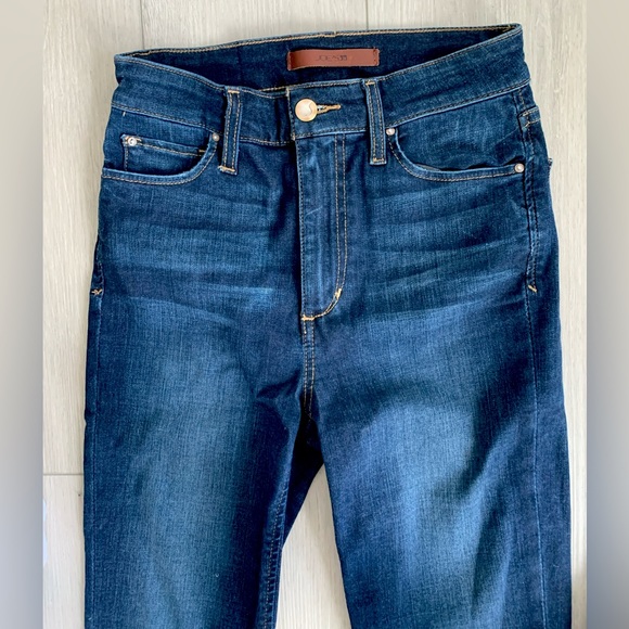 Joe’s Relaxed Fit Jeans with Freyed Hem (Size 2) - Picture 2 of 4